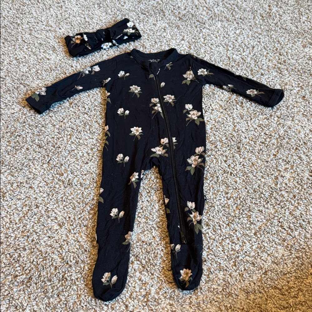 Kyte BABY Size 0-3 Zippered Footie + Headband - Midnight Magnolia